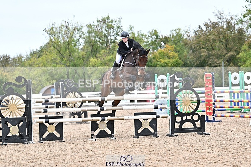 251015-140405-00705 - Cls 4 Newcomers and 1.10m Open