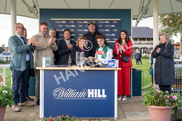 111024-Race 3-Minstrel Knight-7182 - Race 3 2.40pm William Hill Finale Handicap