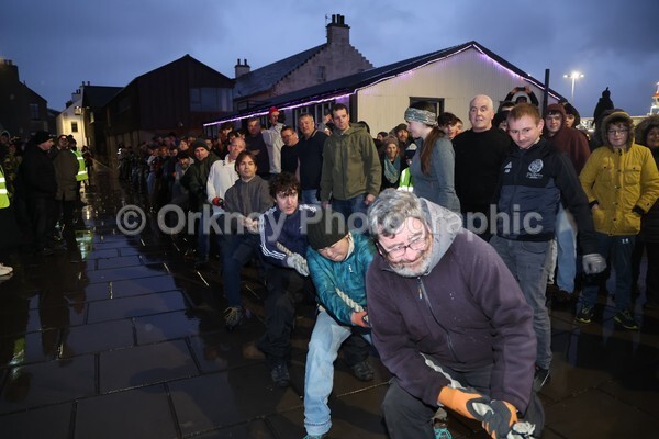 DAD_2054 - Stromness Yule Log Pull