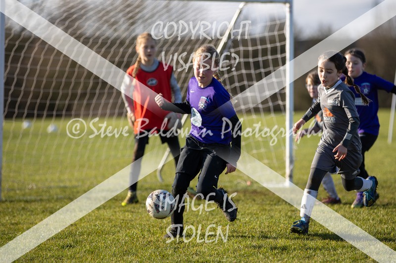1DX31555 - 2026-01-17 FC Abbey Meads U9 Purple Girls V Develop FC U9 Girls