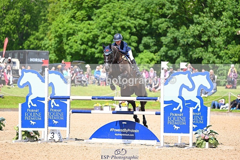 240526-121940-21312 - 101-MORELANDS_CASANOVA-Daisy_Bathe