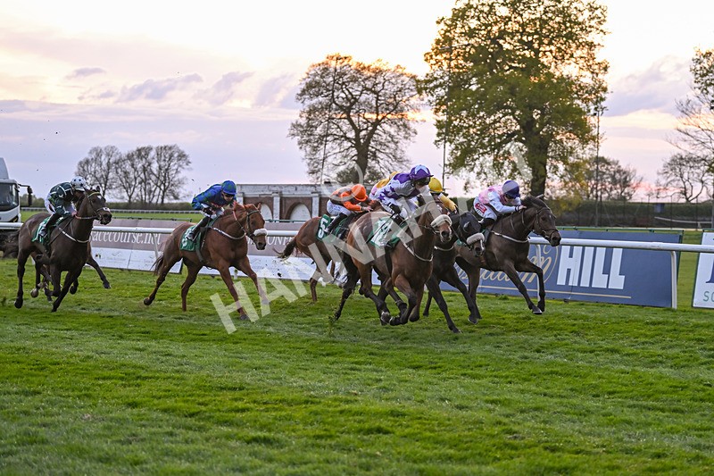 220425-Race 8-Dumfries-9629 - Race 8