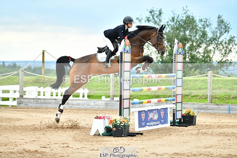 230720A-153737-03961 - Cls 9, 2 Star Big 1.40m Start to break