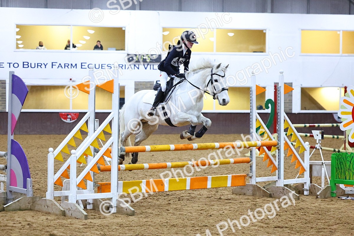 SBM_002683 - Class 6 - Holly & Ivy Stakes - 90cm