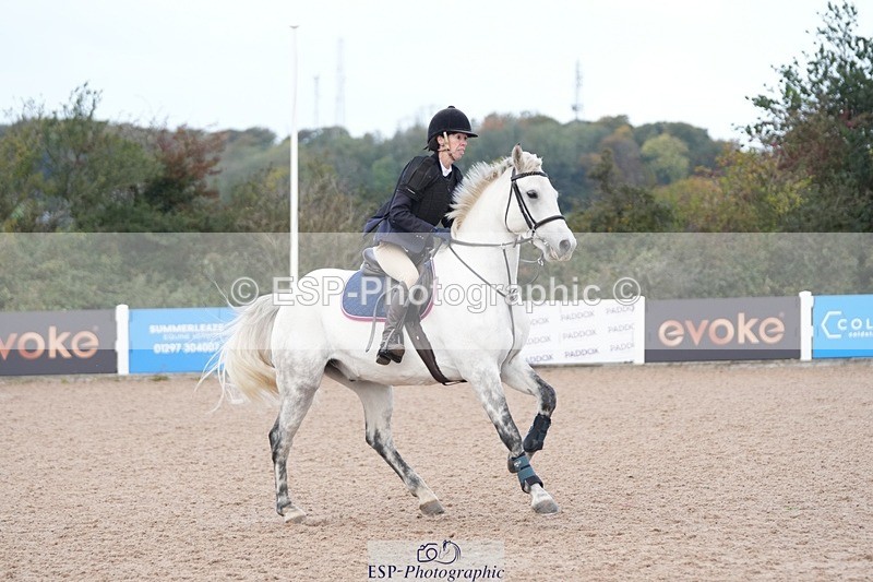 251005-100948-02469 - Cls 22 British Novice and 90cm