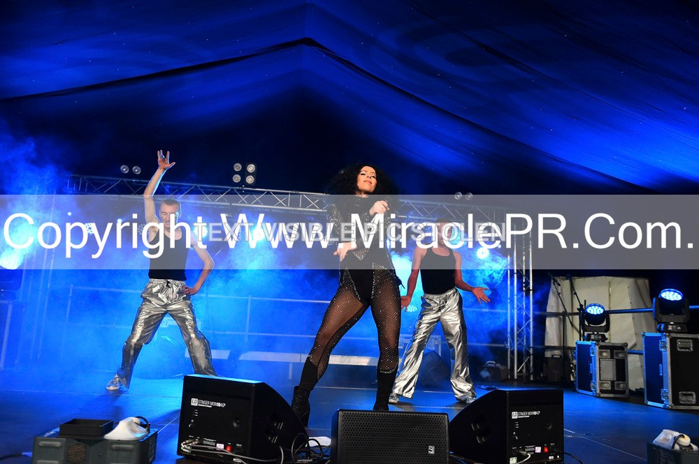 SH4_6220 - The Cher Experience