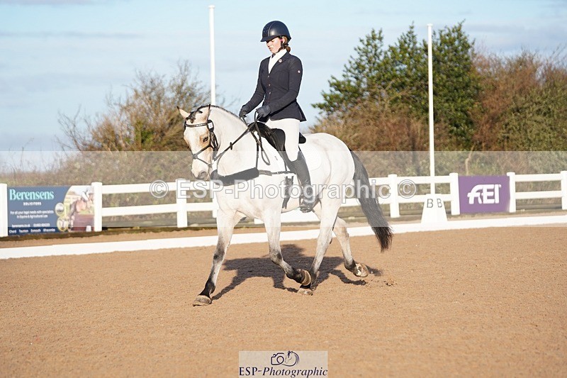 241214-104822-00254 - 146-CHLOE.DUNN-Towerhill.Shamie