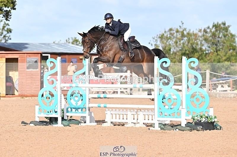 251005-104732-02862 - Cls 15 Foxhunter and 1.20m