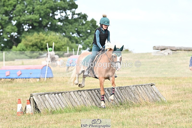 250821B-112204-00289 - Group C - Laraine