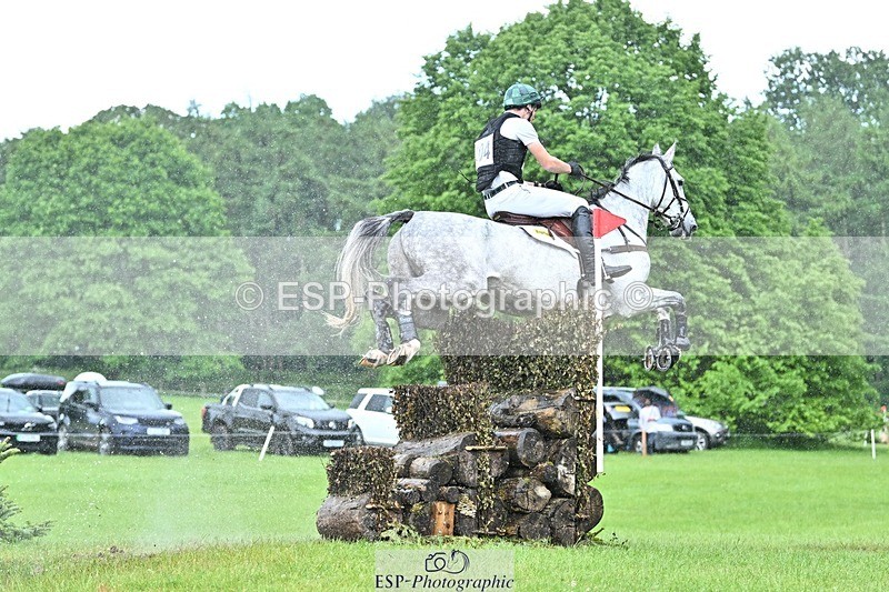 240526-124120-22133 - 404-DEERPAIRC_REVELRY-Max_Warburton