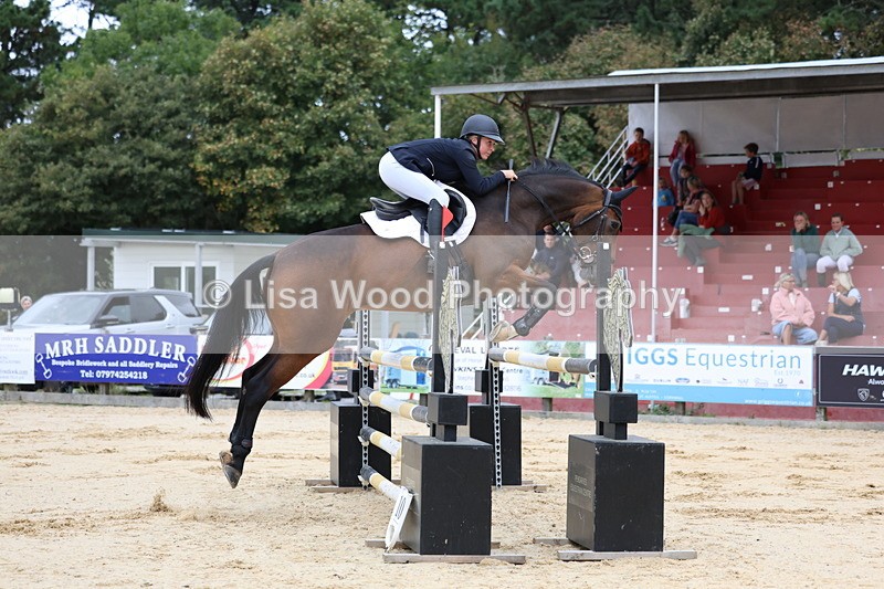 3E7A3128 - Class 8: Senior Newcomers/1.10m open