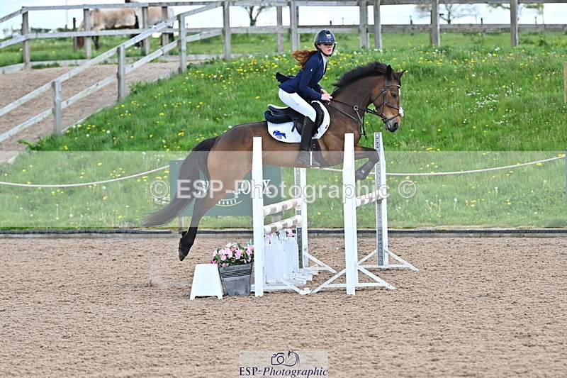 240504A-124310-01622 - Cls 4 Blue Chip Pony Newcomers & 1m Open