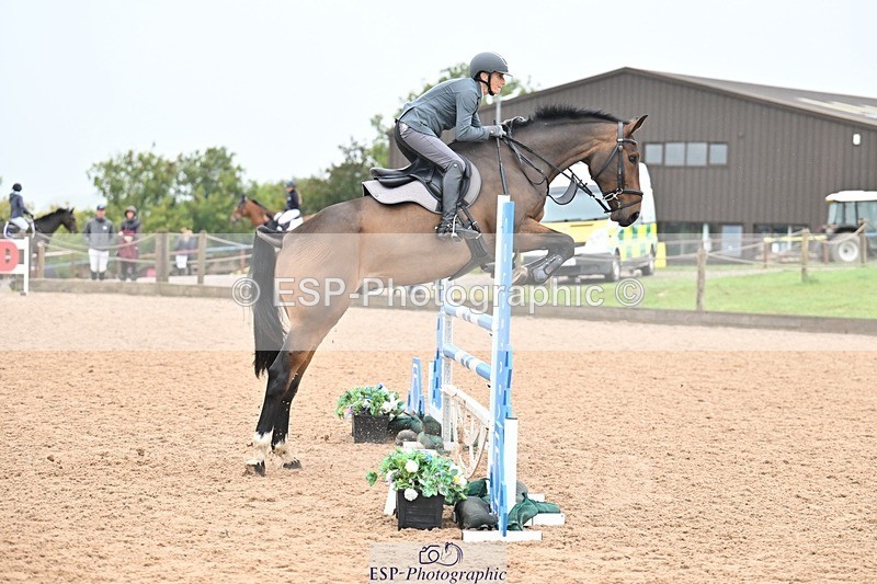 251003-112226-00425 - Cls 2 Newcomers and 1.10m