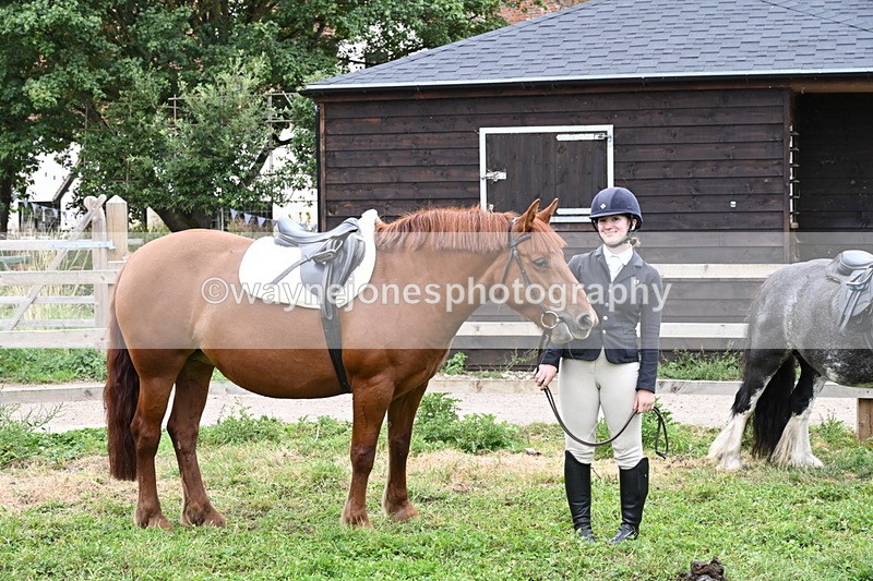 WJ6_2881 - Berks & Bucks - The Old farmhouse - Hound Exercise 20-08-25