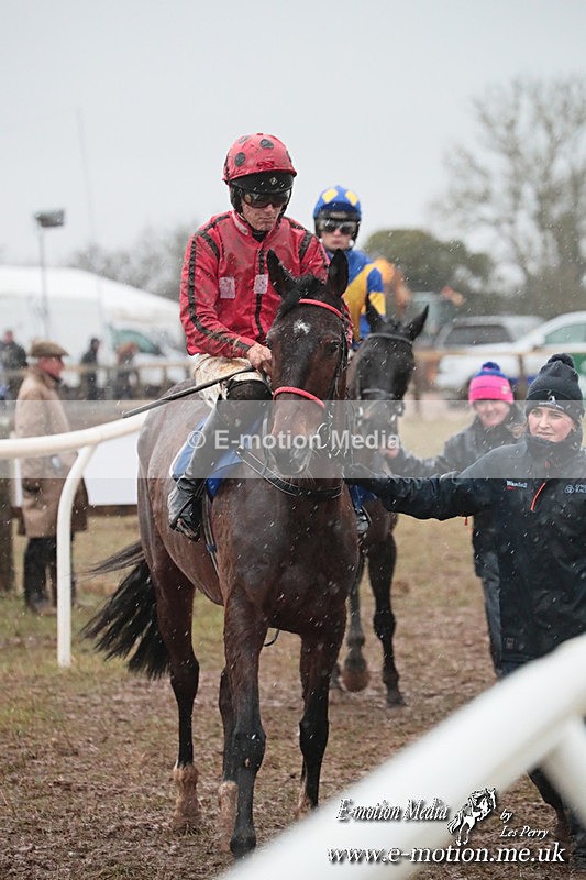 PtP 260125 1010 - Cocklebarrow Point-to-Point racing with the Heythrop Hunt 26/01/25