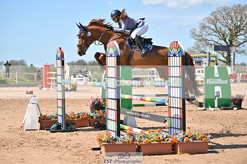 240420A-142000-11704 - Cls 7, 2 Star Medium Tour 1.35m