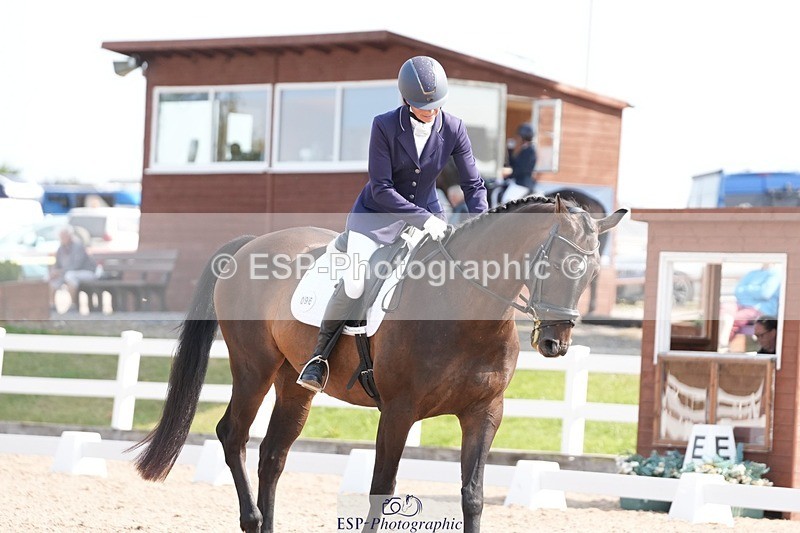 250817-110113-08455 - 096-Louisa.ChattingFirst.Mohican.II