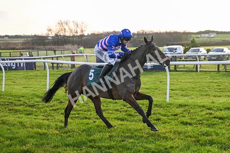 161225-Race 4-Noonetellsmenothin-8495 - Race 4