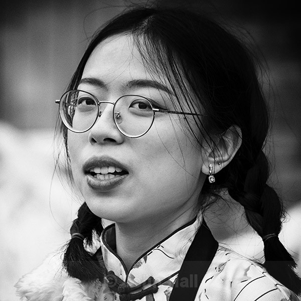 Chinese girl - Street Photography