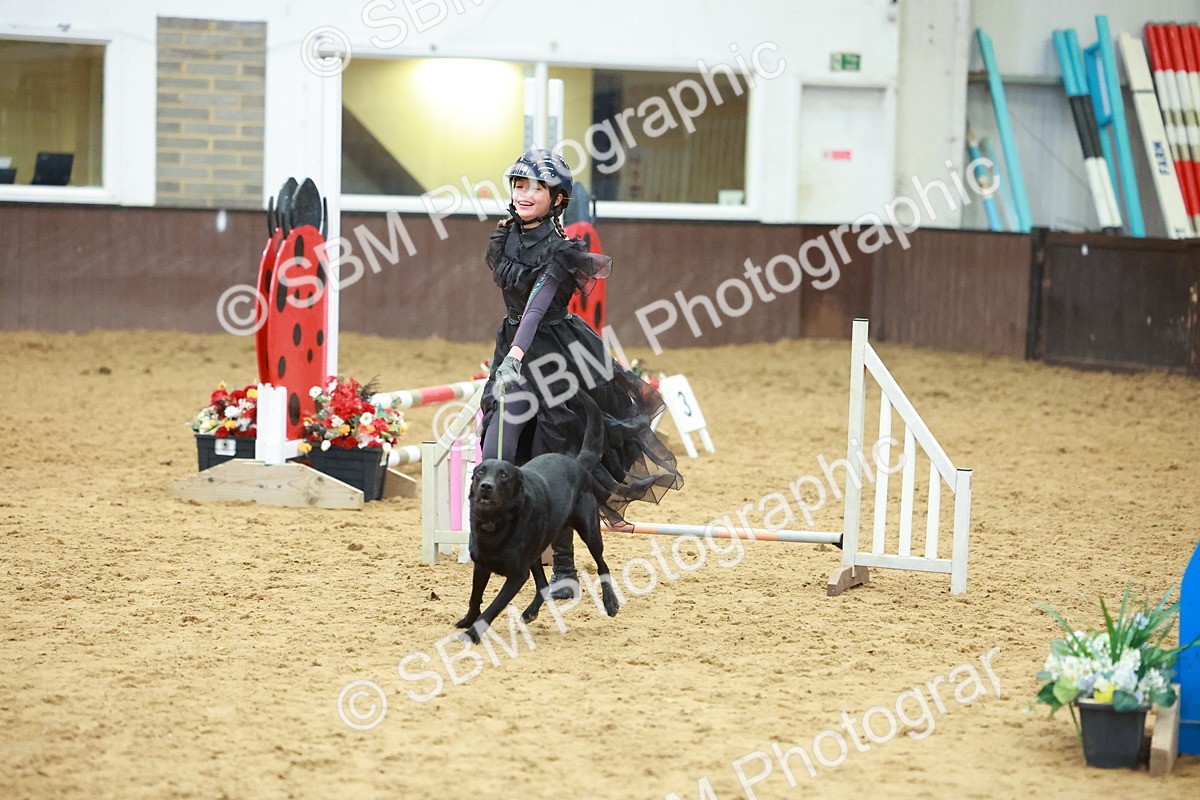 SBM_002566 - Class 3 - Horse & Hound (60cm)