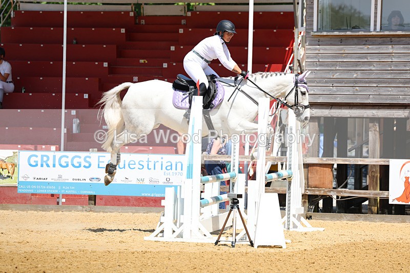 3E7A9837 - Class 9: Senior BN/90cm open