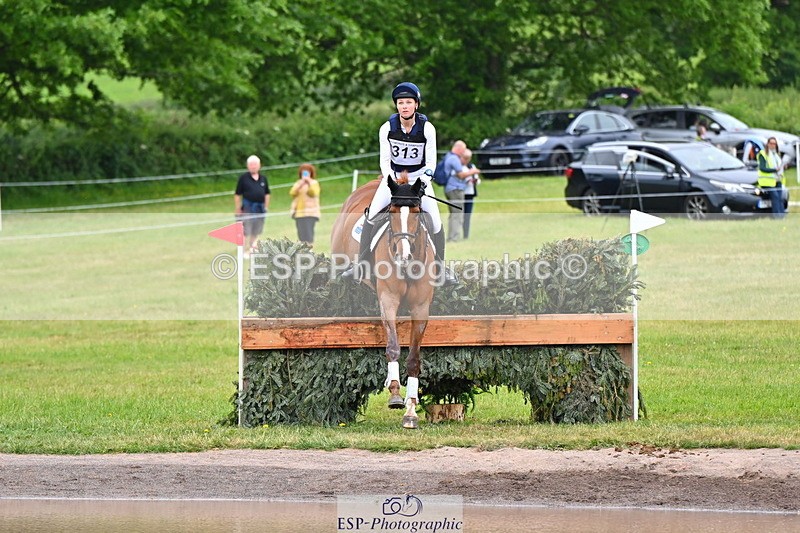 250524A-120509-10076 - B-313-Cosby.Green-ESPRIT.DE.FEU