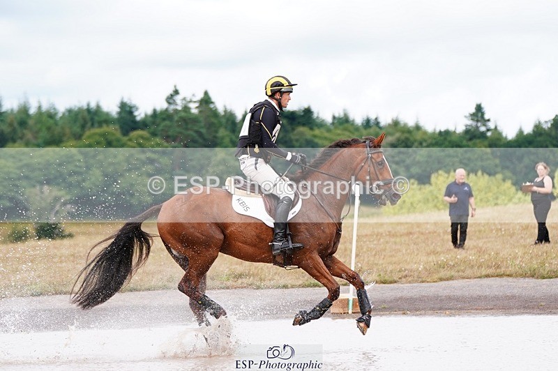 250803A-153946-16653 - O-686-Tom.Rowland-YOULL.NEVER.WALK.ALONE