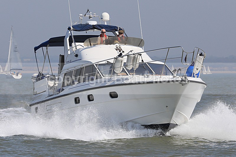 180422 HUMBER SPECTRE- HUMBER 40 1Y3A6012 - Flybridge Cruisers