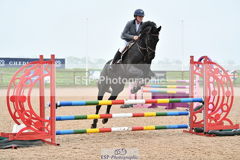 241102A-112123-04269 - SAT Cls 9 British Novice and 90cm Open