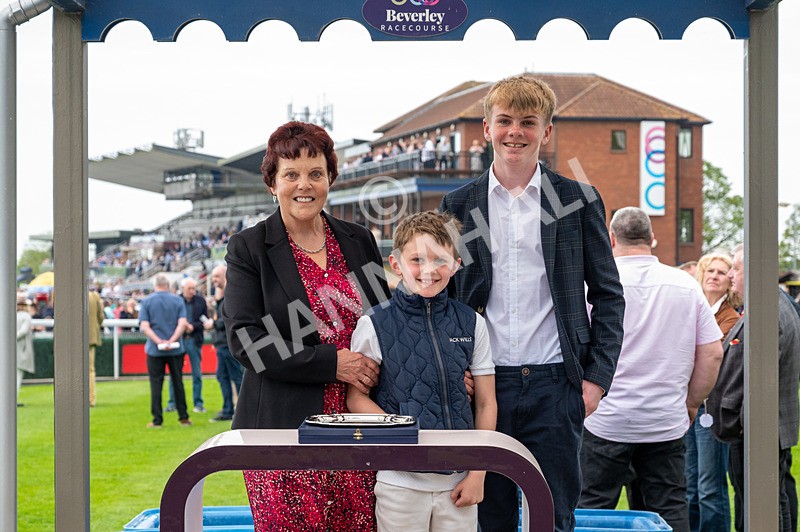 060524-Race 4-Powdering-5103 - Race 4