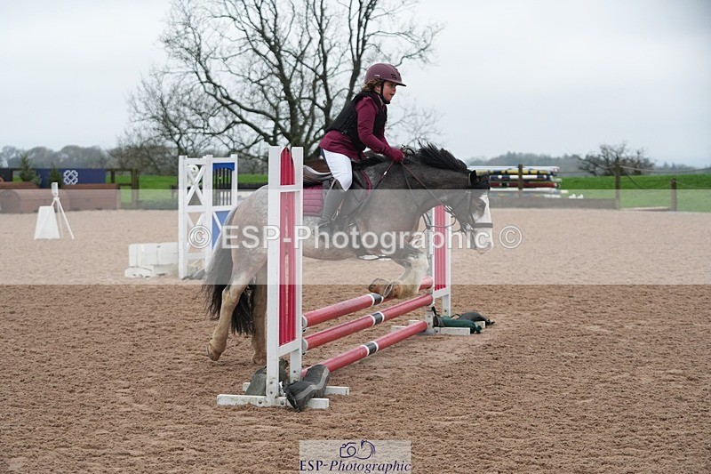 251116-094641-01409 - Cls 18 Clear Round 50cm