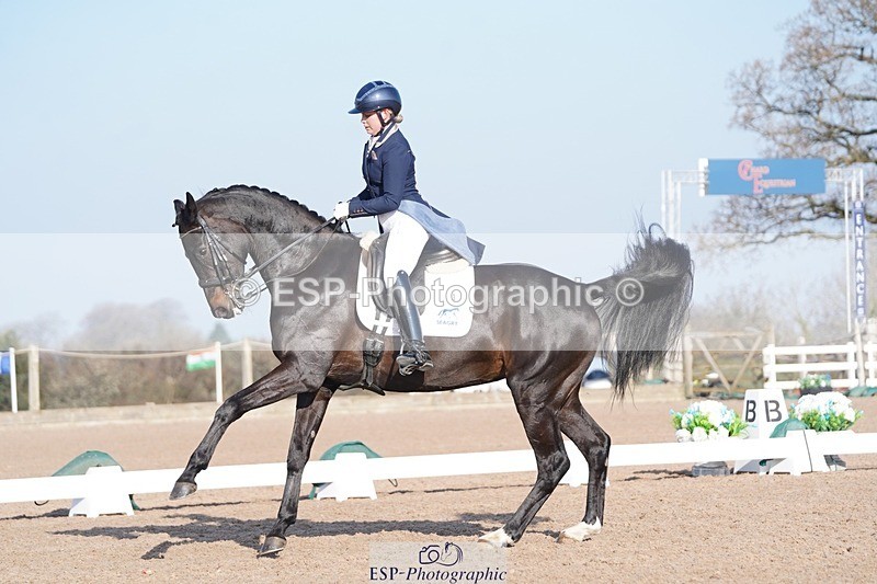 250403-090912-00124 - 003-Abbie.Newbury-Seagry.Firstamour