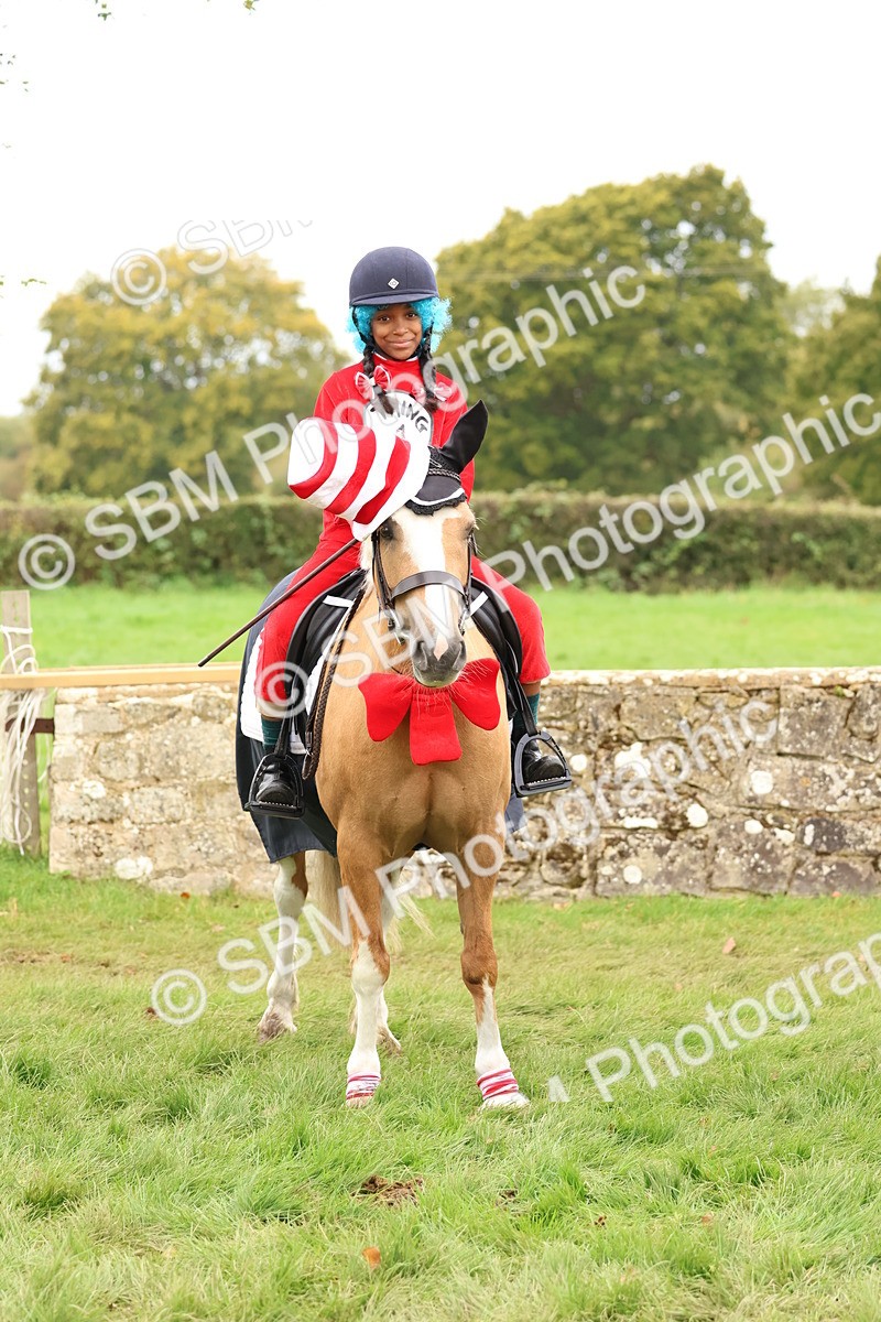 SBM_61672 - S37a - Fancy Dress Showing