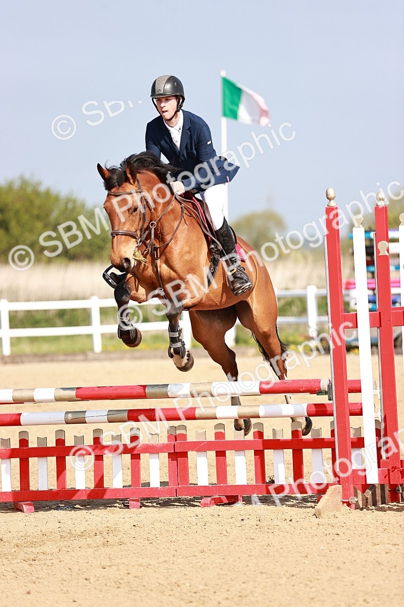  - Class 21 - Senior British Novice - 90cm