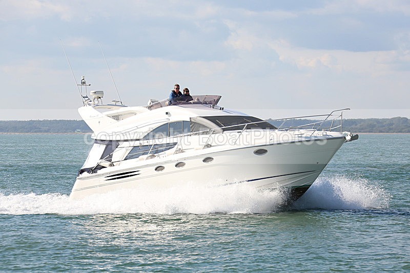 150919 NORTH STAR - FAIRLINE PHANTOM 40 WT7A2283 - Flybridge Cruisers