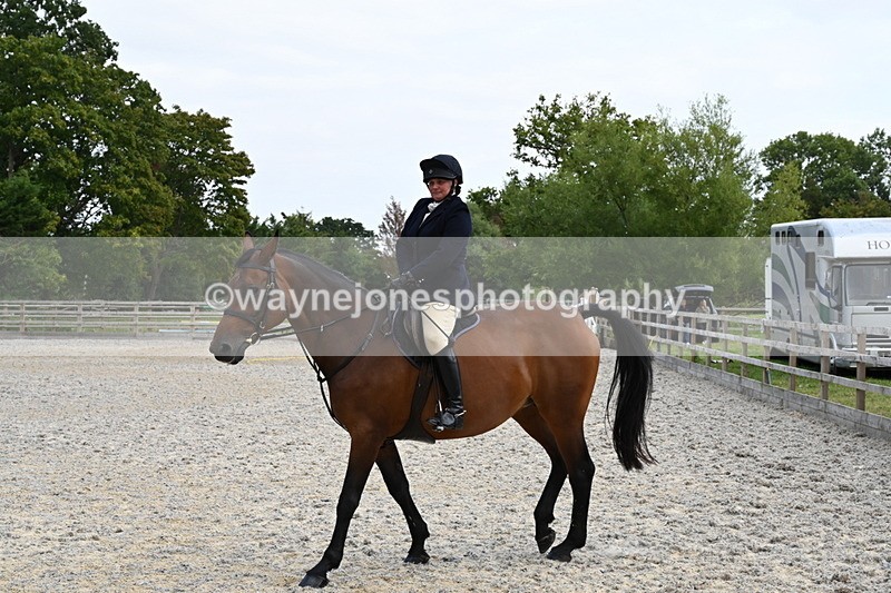 WJ6_3024 - Berks & Bucks - The Old farmhouse - Hound Exercise 20-08-25