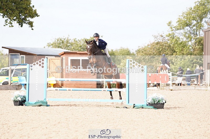 241004A-134244-00669 - Fri 03 Snr Newc & 1.10m Open