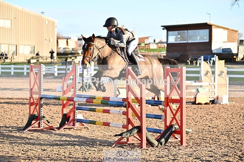 241208-093418-01518 - Cls 18 Bliss of London Novice Champ Q