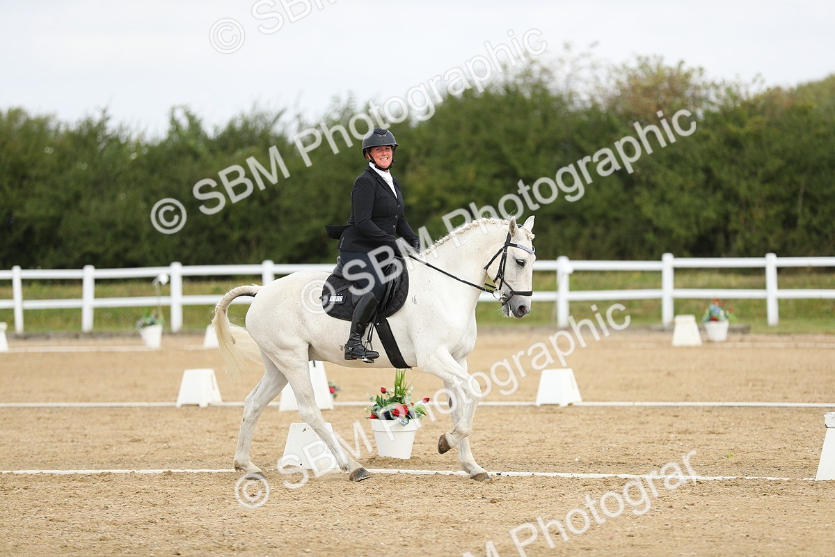 SBM_016322 - Class 13 - Novice 23 - 11.25-12.35