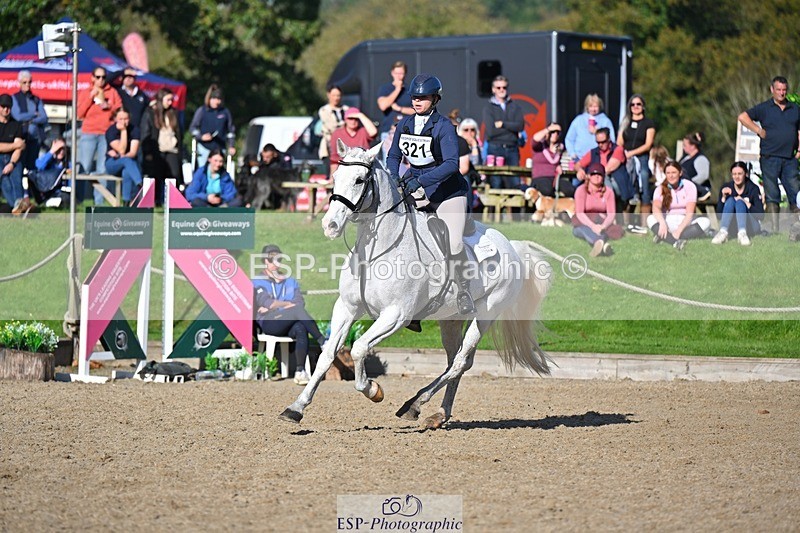 241027-121833-17215 - 321-Hannah.Underhill-DONBEG.GREY