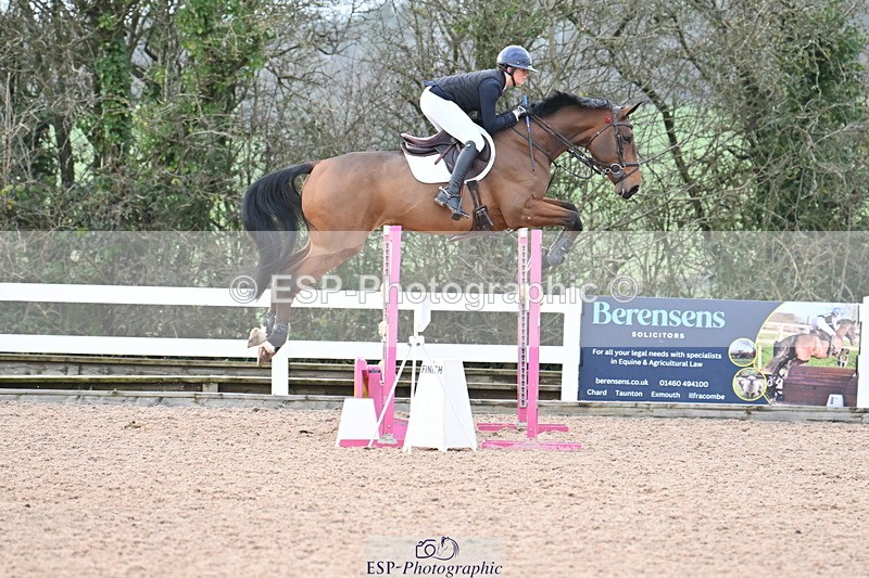 231208A-135842-01057 - Cls 6 Foxhunter & 1.20m Open