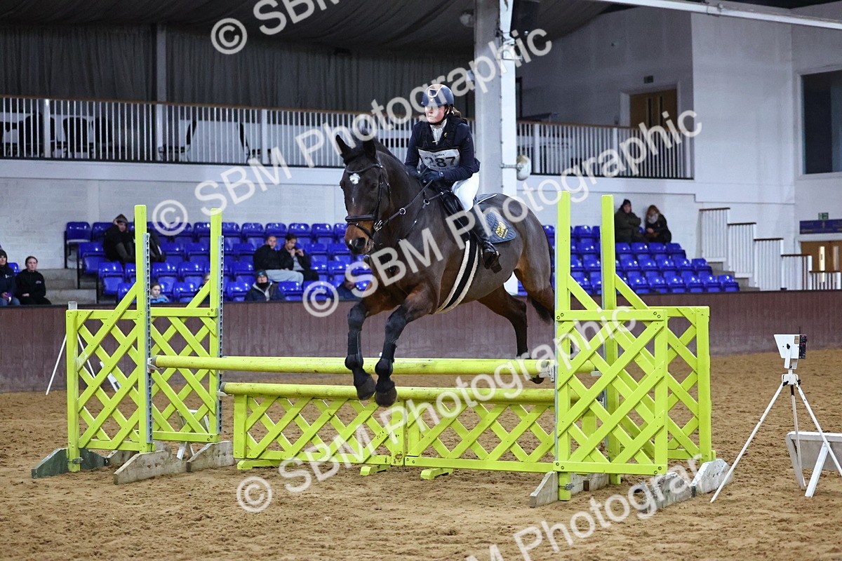 SBM_002711 - Class 6 - Holly & Ivy Stakes - 90cm