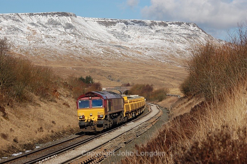 23.3.06 - 66043 engineers working, Ais Gill summit - Ais Gill - Summit