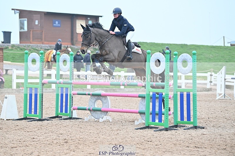 240113A-132618-02193 - Cls 12 Newcomers and 1.10m Open