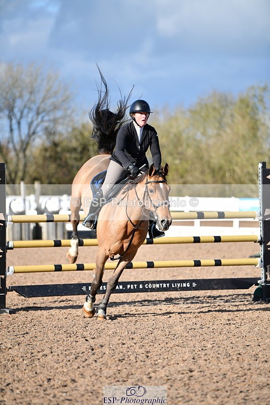 231110A-144853-00888 - Cls 6 Foxhunter & 1.20m Open