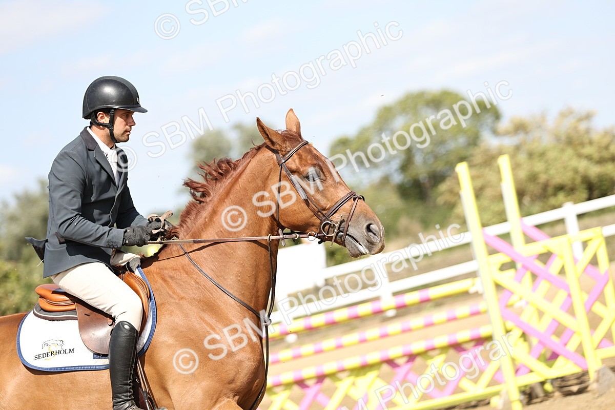 SBM_005091 - Class 6 = Senior Newcomers - 1.10m Open