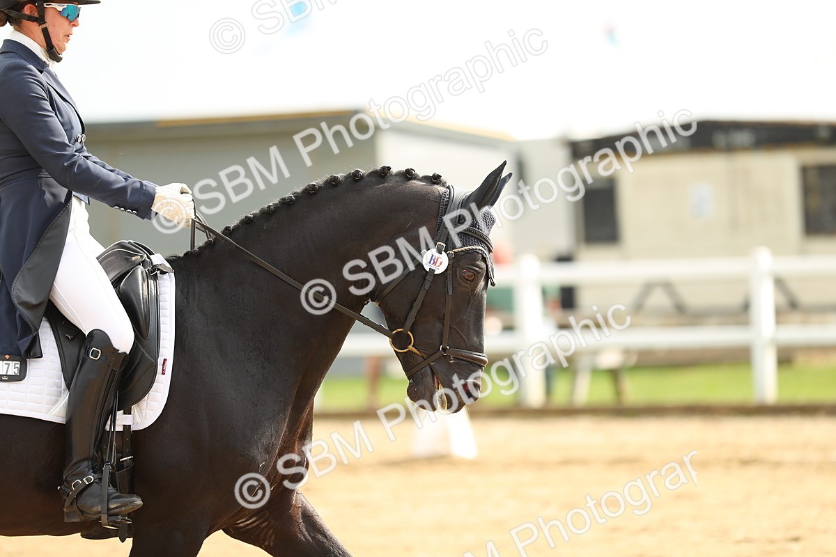 SBM_018304 - Class 11 - INT IN 15.40-16.12