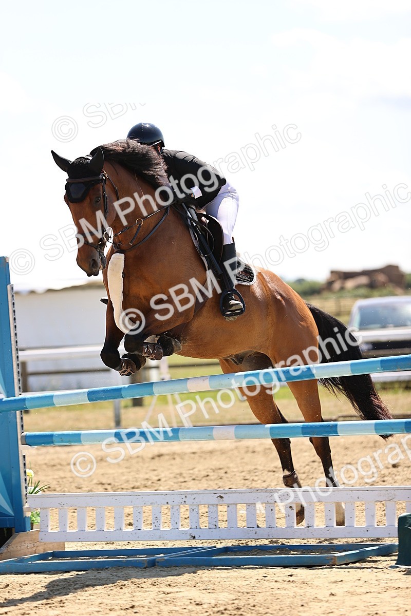 SBM_015011 - Class 15 - Senior Newcomers - 1.10m Open