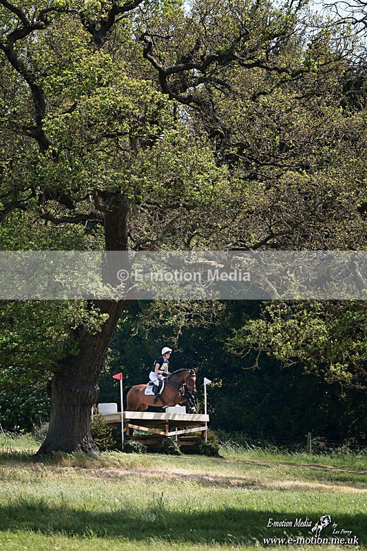 R1TS0403b - Equestrian