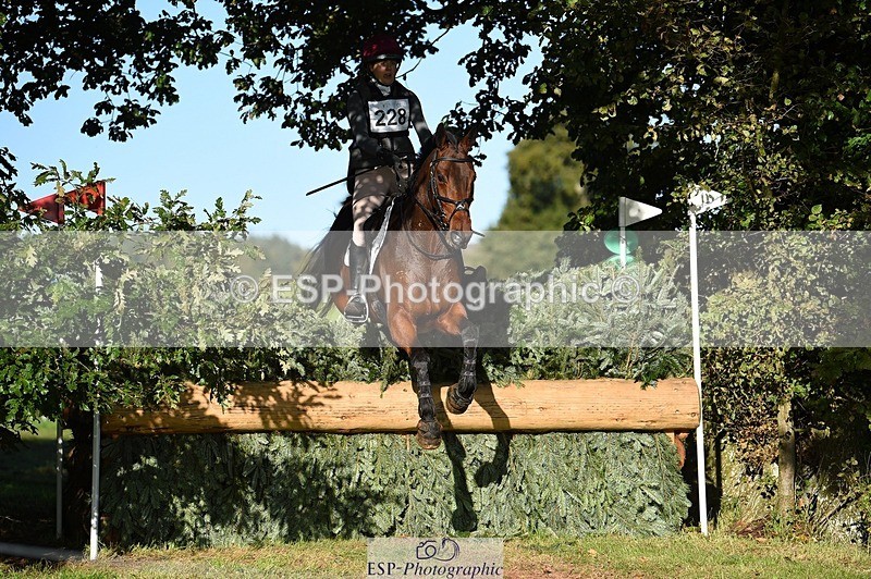 231022-104054-25504 - 228-CHEVALIAN.DUCATI-Hannah.Hobhouse-XC